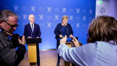 Det trengs en plan for er å avvenne økonomien fra å leve på statlige støtteordninger. Her legger Erna Solberg og Jan Tore Sanner frem en handlingsplan for håndtering av koronakrisens økonomiske konsekvenser.