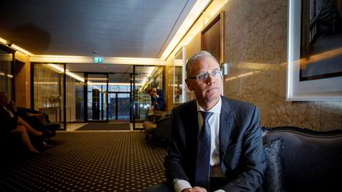 SAS-sjef Rickard Gustafson beklager til kunder som har ventet inntil flere måneder på å få refundert billetter. Ventetiden blir kortere – men han advarer samtidig om at krisen ikke er over, og at det blir flere kanselleringer i høst.