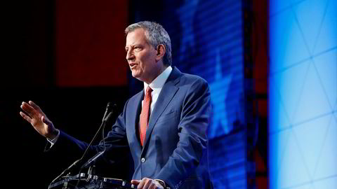 New York-ordfører Bill de Blasio støtter Bernie Sanders kandidatur til å bli Demokratenes presidentkandidat i årets valg. Foto: Patrick Semansky / AP / NTB scanpix