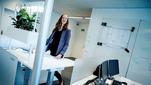 Innovasjonsdirektør Ragnhild Ulvik i Statoil tror at det å gå kan stimulere kreative prosesser. På kontoret på Fornebu har hun tredemølle.