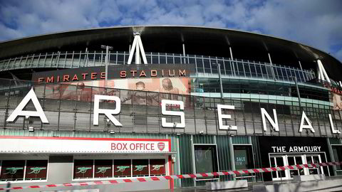 Emirates Stadium i London er stengt, etter at Premier League avlyste alle kamper til og med 4. april på fredag. Hensikten er å begrense koronautbruddet som også har fått fotfeste i ligaen.
