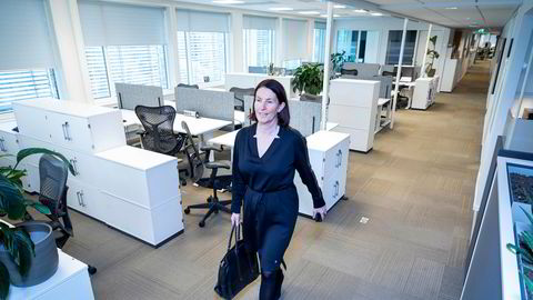 Administrerende direktør Trine Strømsnes i Cisco Norge forlater pulten i det åpne landskapet hun vanligvis sitter i. Her pleier det å være 70–80 ansatte.