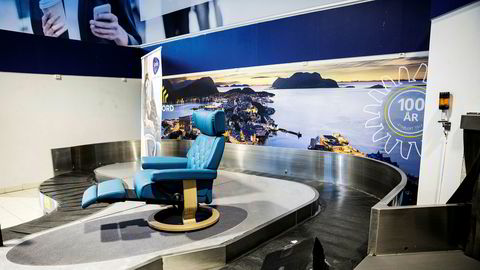 Det tradisjonsrike møbelkonsernet Ekornes kan være på vei ut av landet. Her er en Stressless fra Ekornes stilt ut ved bagasjebåndet på Ålesund lufthavn onsdag morgen.