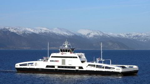 Arkivfoto fra Sogn og Fjordane av den elektriske fergen Ampere. Fergen går i trafikk mellom Lavik og Oppedal på E 39 over Sognefjorden.