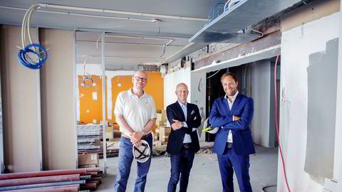 Bård Hammervold (i midten) går fra jobben som partner i Geelmuyden Kiese til ny jobb i det nye pr-byrået til Kjetil Try (til venstre) og Sindre Beyer.