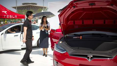 Elbilprodusent Tesla skal starte opp ny storfabrikk i Kina. Fabrikken vil produsere 500.000 nye biler i året.