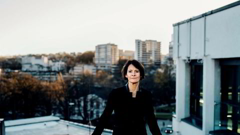 Investeringsdirektør i Skagenfondene Alexandra Morris utenfor kontoret i Stavanger sentrum.
