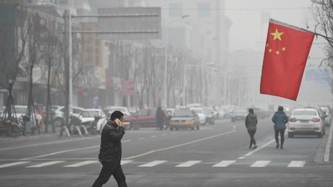 Kina forsøker å redusere forurensningen i storbyene i vintermånedene ved å forby bruk av kull til oppvarming av boliger. En iskald vinter og mangel på gass har ført til protester. Dette kan ramme den økonomiske aktiviteten.