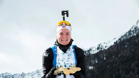 Marte Olsbu Røiseland med syv medaljer fra VM etter fellesstart 12,5 km kvinner under VM i skiskyting 2020 i Anterselva.