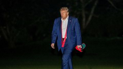 President Donald Trump utenfor Det hvite hus sist søndag.