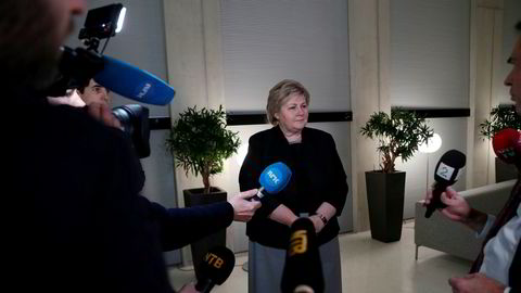 Statsminister Erna Solberg (H) kommenterer fiskeriministerens avgang i Statsministerens kontor sent fredag.