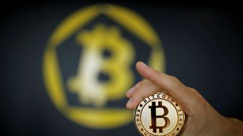 Den kinesiske sentralbanken har forbudt digitale myntemisjoner (ICO). Verdien på digitale valutaer er i fritt fall på tirsdag morgen.