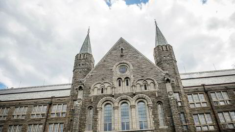 Hovedbygningen til Norges teknisk-naturvitenskapelige universitet, NTNU på Gløshaugen i Trondheim.