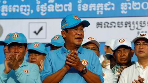 Kambodsjas sterke mann Hun Sen skryter av å ha utryddet opposisjonen, som han stempler som forrædere. Søndag er han sikret gjenvalg.