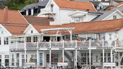 Fra båtlivet på bryggen ved Stopp En Halv pub &amp; Restaurant langs Blindtarmen i Kragerø. Noen av pengene nordmenn skulle brukt i utlandet, ble muligens lagt igjen her.