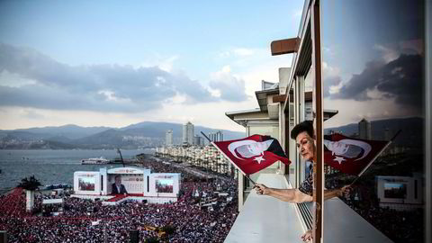 Tusenvis av støttespillere til opposisjonspolitikeren Muharrem Ince samlet seg torsdag i den tyrkiske byen Izmir. De håper at Ince søndag vil vinne presidentvalget mot Recep Tayyip Erdogan.