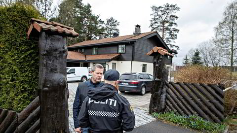 Politifolk, etterforskere, åstedgranskere og søkehunder gjør undersøkelser i Hagens bolig på Lørenskog tirsdag morgen.