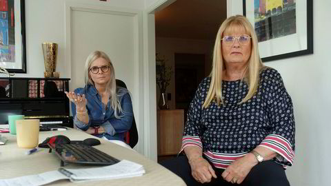 Pakkereisearrangøren Norsk Tur har permittert alle de fast ansatte. Daglig leder Sissel Nordhagen (til høyre) og datteren Stina Iglebæk har etablert kontor hjemme i stuen i Kristiansand der de forsøker å hjelpe flere tusen fortvilte kunder.