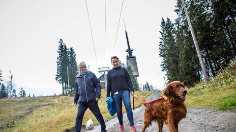 Espen Bengston i Oslo Vinterpark på Tryvann investerer nye 26 millioner i snøkanoner foran vinteren. Camilla Sylling Clausen, generalsekretær i Alpinanleggenes Landsforening, gleder seg over investeringsiveren i bakkene.