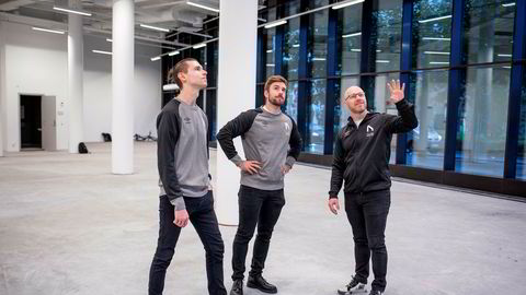 Kommersiell direktør Steffen Willumsen (fra venstre), Stian Blipp og daglig leder Stein Wilmann i Nordavind skal forvandle et 400 kvadratmeter stort lokale i Oslo til e-sportlagets nye hovedkvarter.