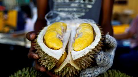 Den kinesiske middelklassen har fått sans for den sørøstasiatiske frukten durian. Den thailandske eksporten av durian til Kina økte med 700 prosent i april.