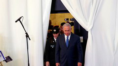 Israels statsminister Benjamin Netanyahu er i trøbbel.