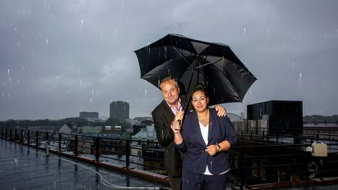 Forlegger Arve Juritzen og forlagssjef Sarah Natasha Melbye tror Juritzen forlag har lagt regnværsdagene bak seg.