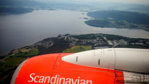 Samtidig som partene i pilotkonflikten møtes hos Riksmekleren krangler de norske SAS-pilotene med arbeidsgiveren om virkelighetsbeskrivelsen.