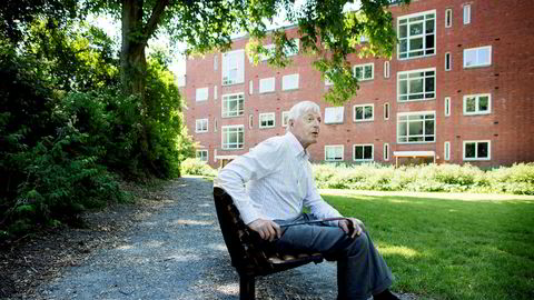 – Jeg har ikke noe imot å hjelpe en flyktning. Det har nå DNB satt en stopper for, sier Axel Bech (75).