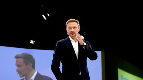 Den hurtigtalende Christian Lindner, leder for Fridemokratene (FDP), skiller seg i stil, alder og meninger fra valgkampens hovedpersoner.