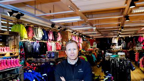 I skyggen av de store kjedene som XXL og Gresvig har Tor-Andre Skeie og Sport Outlet bygget opp en kjede med titalls butikker. Kjeden har blant annet spesialisert seg på billige varepartier som har vært tiltenkt andre kjeder.