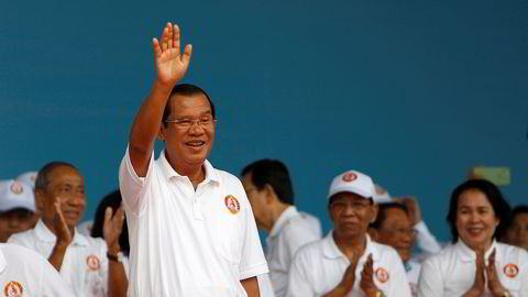 Hun Sen har styrt Kambodsja de siste 33 årene og er nå verdens lengst sittende statsminister. Opposisjonen, som han stempler som forrædere, får stadig dårligere vilkår i landet, og søndag blir han trolig gjenvalg.