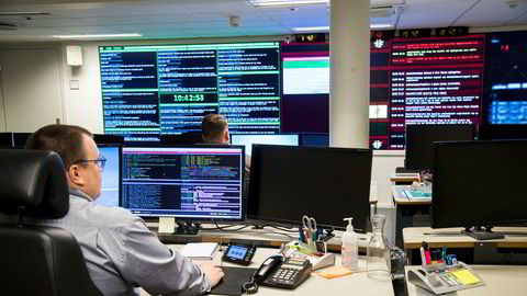 Mange av oss husker kanskje WannaCry-utbruddet for et knapt år siden. Viruset skapte mange overskrifter og gjorde forholdsvis stor skade, skriver artikkelforfatteren. Her fra Norges nasjonale cybersenter Norcert sitt operasjonssenter i Oslo som jobbet med dataangrepet «WannaCry».