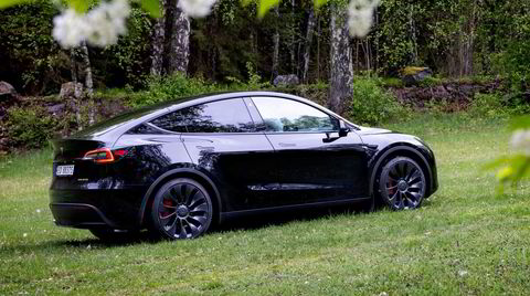 Tesla Model Y kom i Performance-versjon i år. En del forbedringer i tillegg til den vanvittige akselerasjonen gjør dette til en av DNs favoritter.
