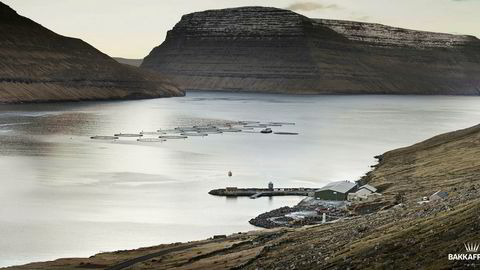 Her er ett av Bakkafrosts oppdrettsanlegg på Færøyene. DN er ikke kjent med om dette anlegget var blant de to som ble skadet i den kraftige stormen.
