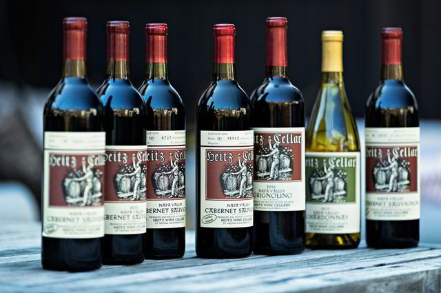 Lite har skjedd med etikettene til Heitz Cellars sine viner siden starten i 1961. 5. mai slippes hele rekken med viner fra den legendariske produsenten på Polet.