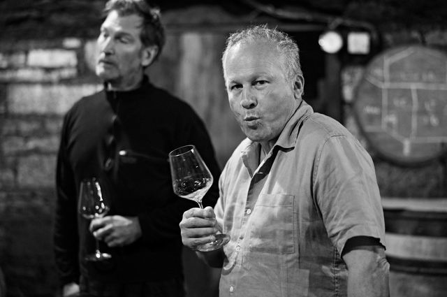 Etienne de Montille (t.h.) er en av de mest kjente vinmakerne i Burgund, og en av de beste adressene. Her sammen med amerikanske Brian Sieve, mangeårig vinmaker hos De Montille i Burgund. Sammen lager de også vin i USA under Racines.