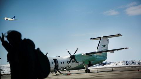 SAS har fått størst økning i flyavgiftene de senere årene – mens Widerøe rammes hardest og må stenge noen av flyrutene. Her fra Kirkenes lufthavn.