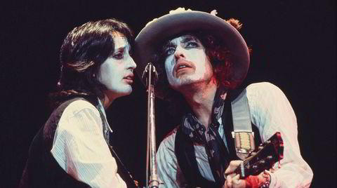 Joan Baez og Bob Dylan blir til ett ved mikrofonen i Martin Scorseses meget fascinerende fiksjonsfilm med dokumentartilsnitt, eller var det omvendt? Turneen Rolling Thunder Revue fant i alle fall sted i 1975.