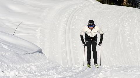 Blanke ski. For å klatre på resultatlistene, innser Petter Northug at han må få flere timer i banken med ren staking på blanke ski.
