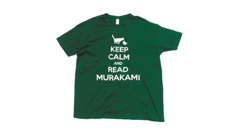 Tid for T. Haruki Murakamis t-skjortesamling har presset seg ut av garderobeskapet og inn mellom to permer.