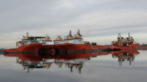 Skip fra Solstad Offshore i opplag ved rederiets base på Husøy i Karmøy.