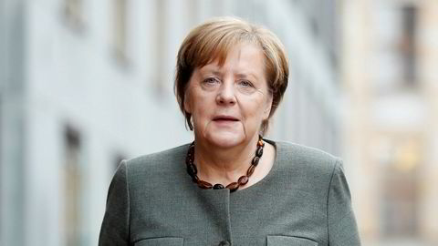 Det tyske sosialdemokratiske partiet SPD avgjorde søndag at partiet vil innlede koalisjonsforhandlinger med Angela Merkels og CDU.