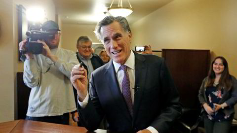 Mitt Romney, som ikke nådde opp som republikansk presidentkandidat til 2016-valget, har tidligere kalt Trump «svindler» og sto i en liten periode før 2016-valget i spissen for «Aldri Trump»-bevegelsen.
