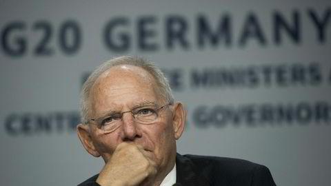 Avtroppende finansminister i Tyskland, Wolfgang Schäuble, er bekymret og ser en gryende ny finanskrise.