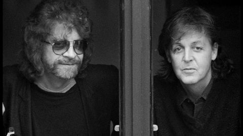 Paul McCartney fikk nytt syn på egen låtskriving under arbeidet med «Flaming Pie, som nå er flott nyutgitt. Her med produsent Jeff Lynne.