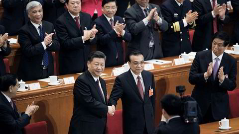 Kinas president Xi Jinping (til venstre) har forsterket posisjonen sin under Folkekongressen, statsminister Li Keqiang er svekket. Nå er et nytt økonomisk team på plass. Det skal lede Kina langt inn i neste tiår.