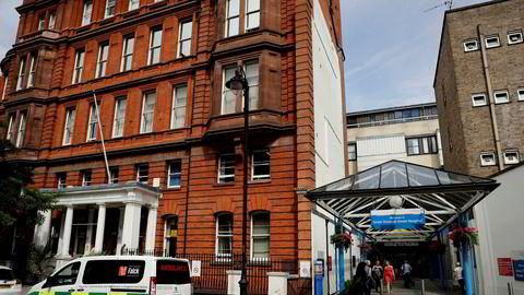Barnesykehuset Great Ormond Street Hospital i London vil betale tilbake alle donasjonene det har fått fra organisasjonen bak veldedighetsmiddagen der flere kvinner skal ha blitt seksuelt trakassert.