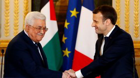 Palestinas president Mahmoud Abbas og Frankrikes president Emmanuel Macron møttes i Paris fredag.