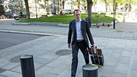 Noregs Banks representantskap har ikkje hatt noko møte sidan 11. juni. Her er representantskapsmedlemmet Morten Søberg på veg inn til møtet i Noregs Bank.
